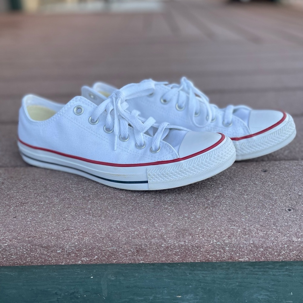 White Converse Tennis Shoes. Women’s 8.5.